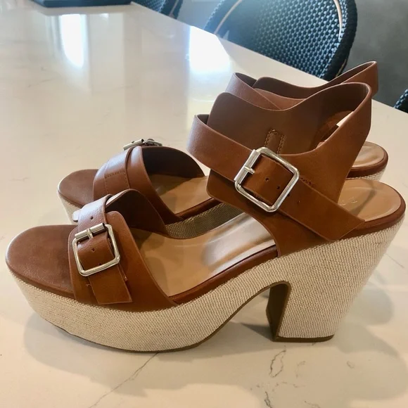 NWOT! Adorable Block Heels (Size 10) - Picture 2 of 6